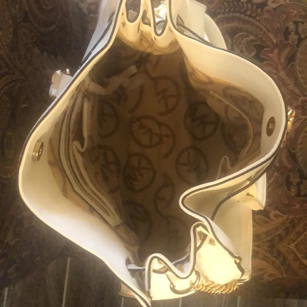 SOLD SOLD Michael Kors white Hamilton bag - Picture 6 of 11